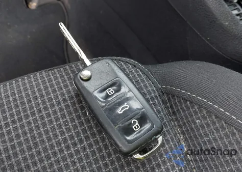 2013 Volkswagen Golf 2.5L 4-Door из США, поврежденный, VIN WVWDB7AJ4DW131026